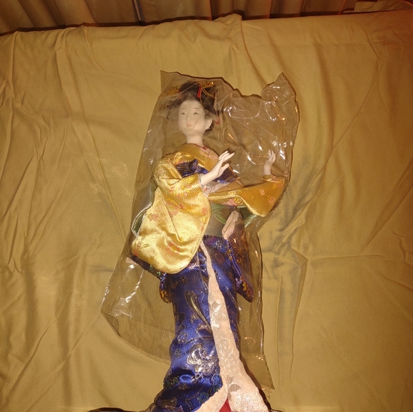 High Value Japanese Geisha Doll - Picture 10 of 14